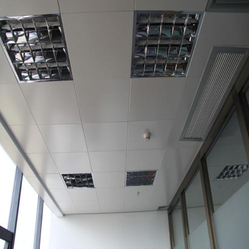 廣州集成吊頂鋁扣板廠家-廣州廠家告訴你選工裝鋁扣板什么最重要