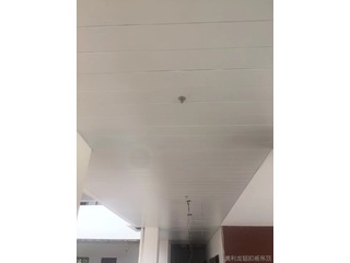 辦公室吊頂應該選擇鋁扣板還是鋁單板？