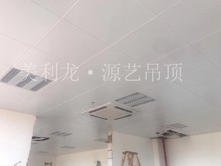 大型高校工程案例_學(xué)校吊頂_教室鋁扣板吊頂，你想要的吊頂現(xiàn)場(chǎng)效果圖來(lái)了